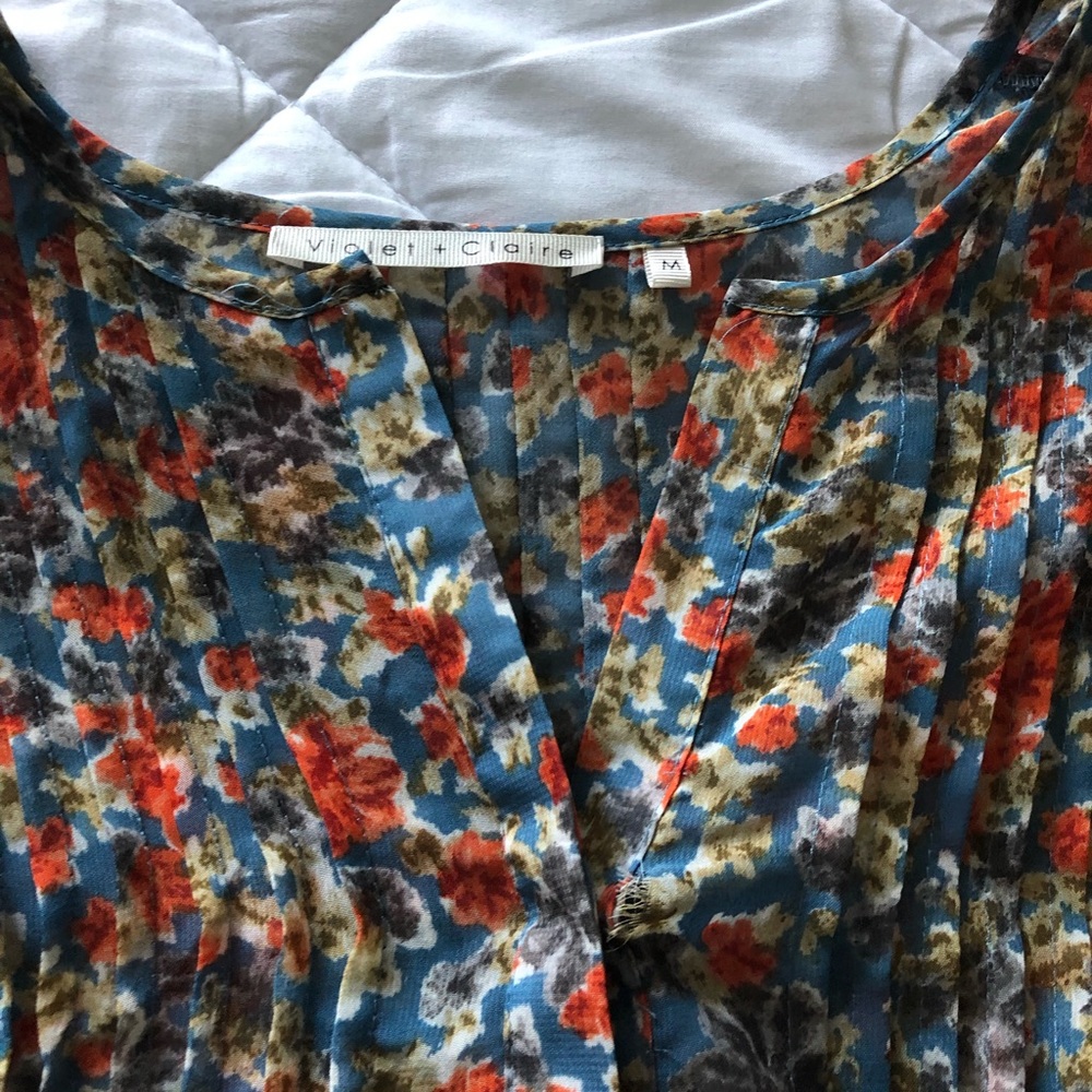 Floral button down - Picture 4 of 7